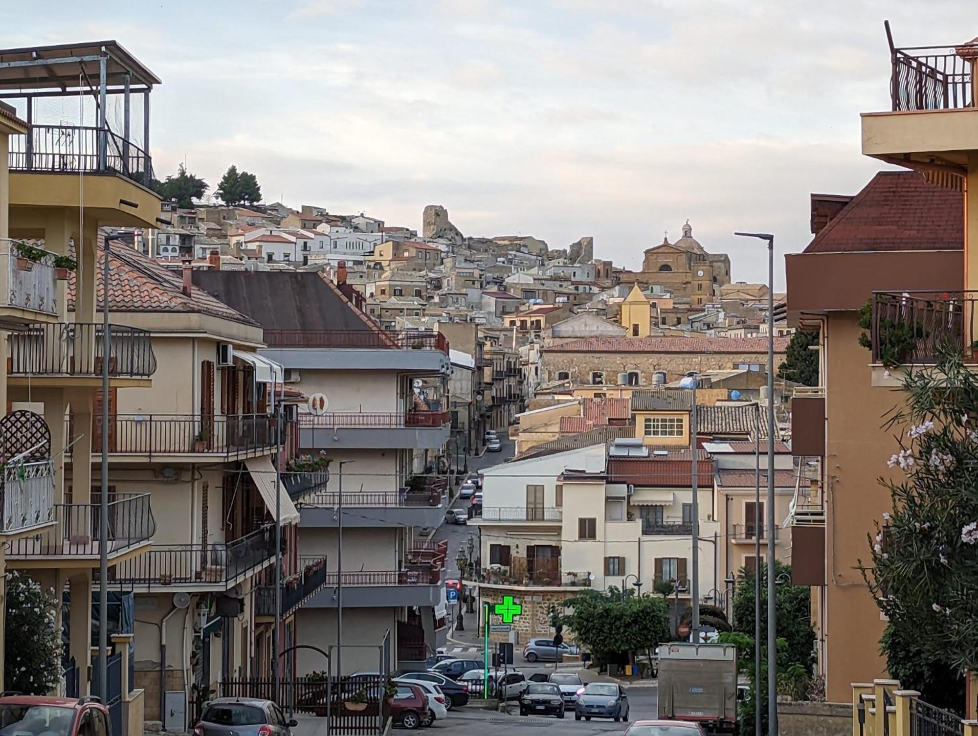 Appartamento "Rina Centro Sicilia" Pietraperzia Exterior foto