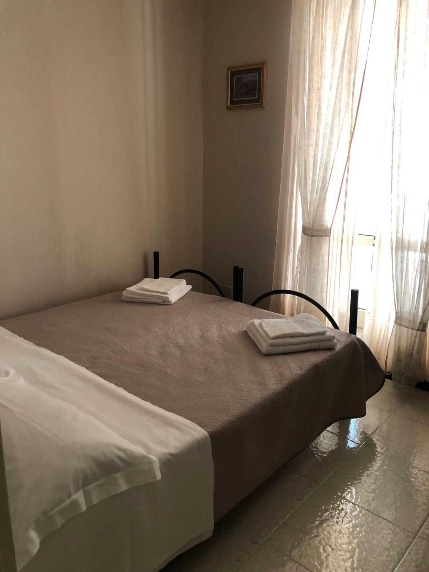 Appartamento "Rina Centro Sicilia" Pietraperzia Exterior foto